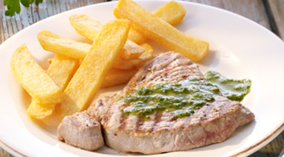Stek z tuńczyka z pesto pietruszkowo-cytrynowym Stek z tuńczyka z pesto pietruszkowo-cytrynowym