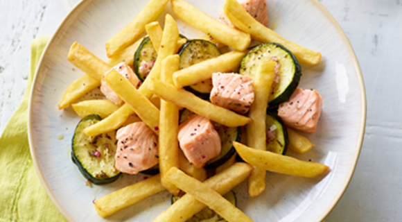 1.2.3 frites original z cukinią, łososiem i jogurtem szafranowym 
